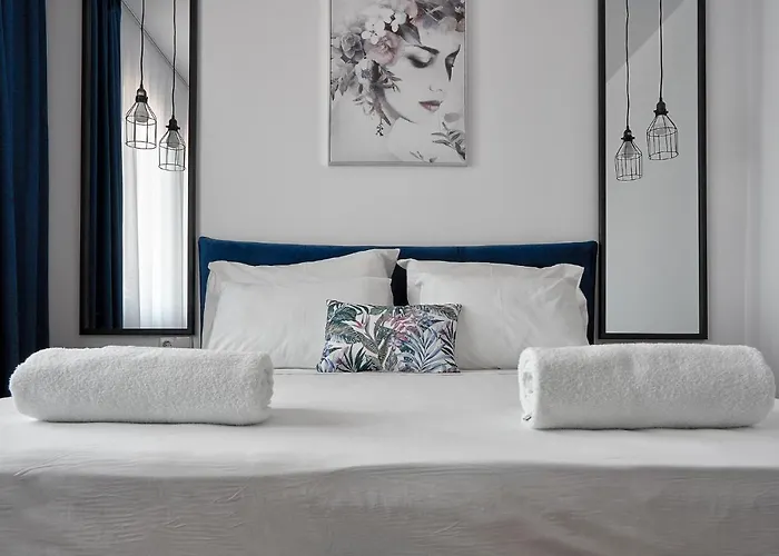 Adel וליקו טורנובו