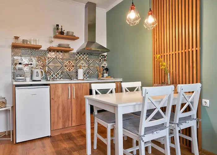 Adel וליקו טורנובו