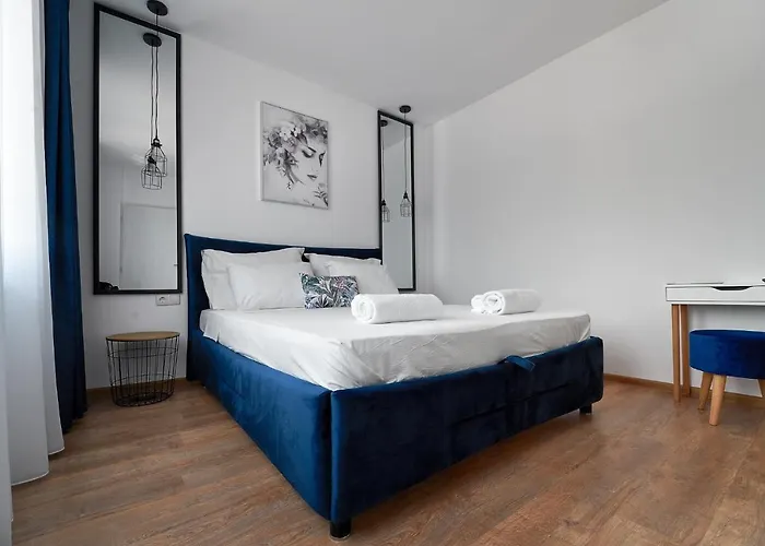 Adel וליקו טורנובו