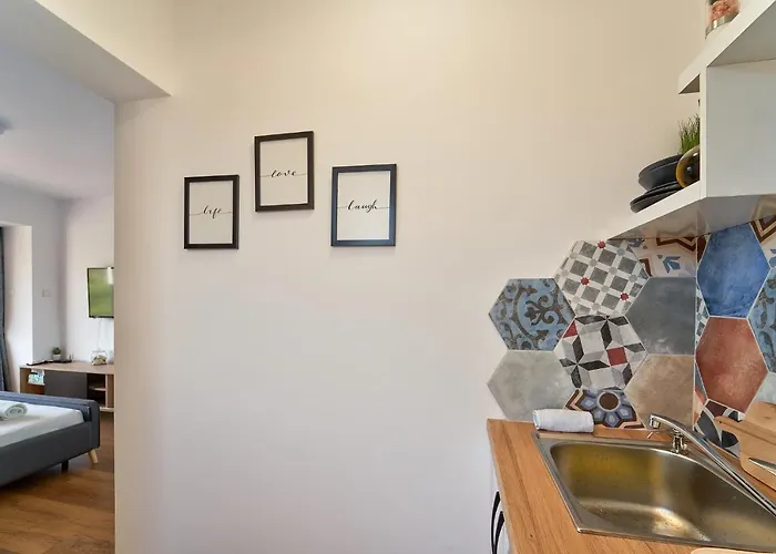 מלון דירות Adel